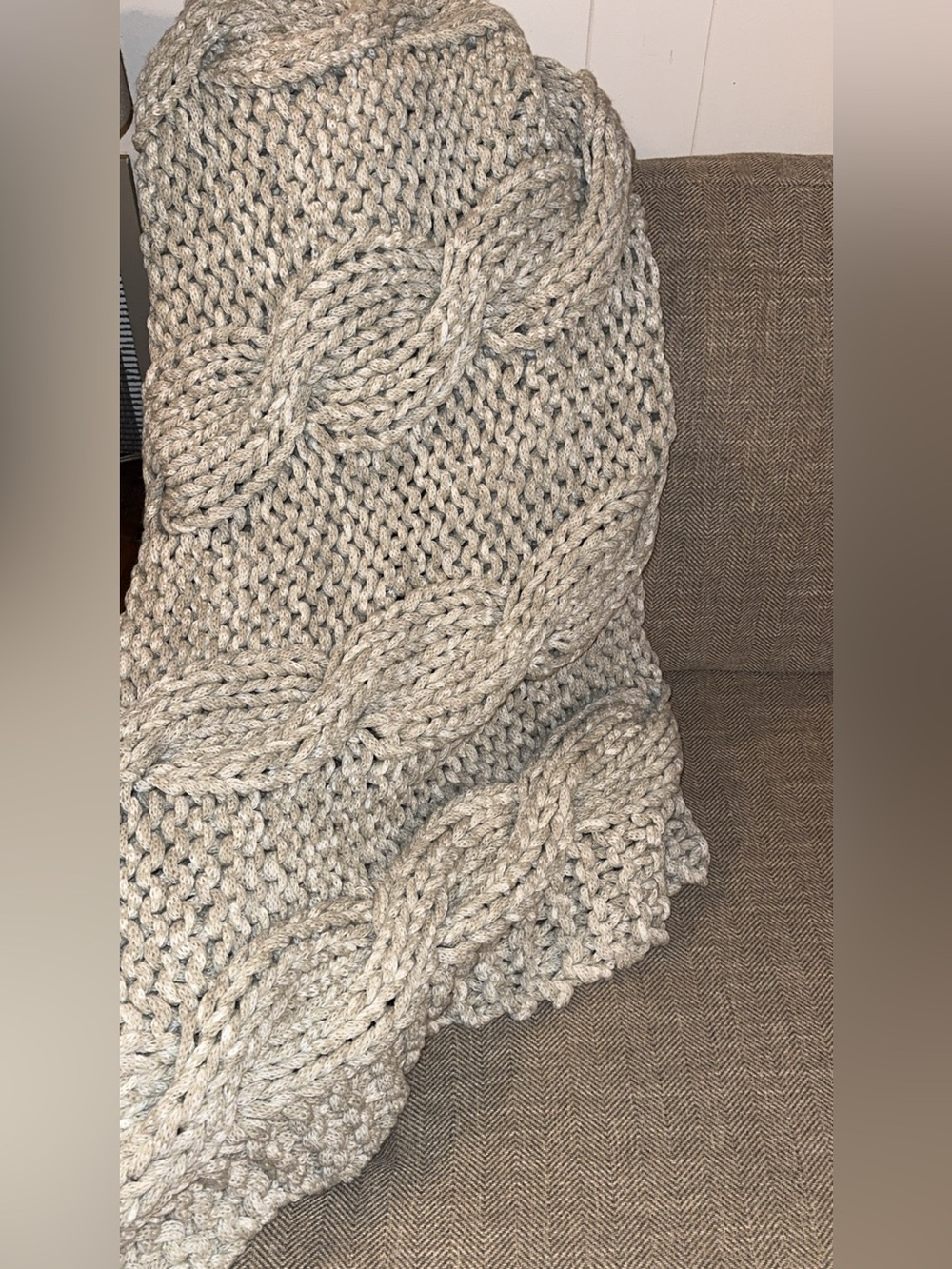 Pottery Barn Elegant Throw/Blanket 100% Acrylic Handknitted Colossal 44x56 in